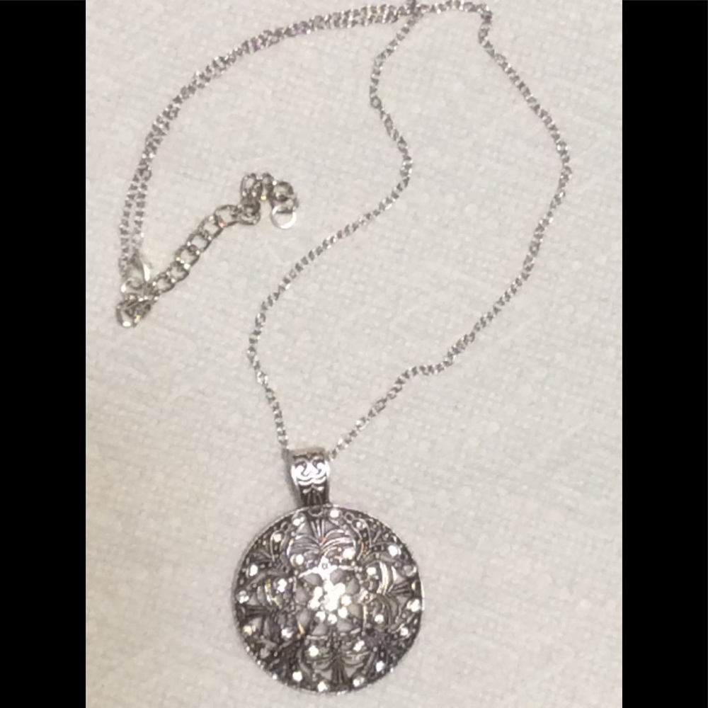 Beautiful faux marcasite medallion - Picture 2 of 4